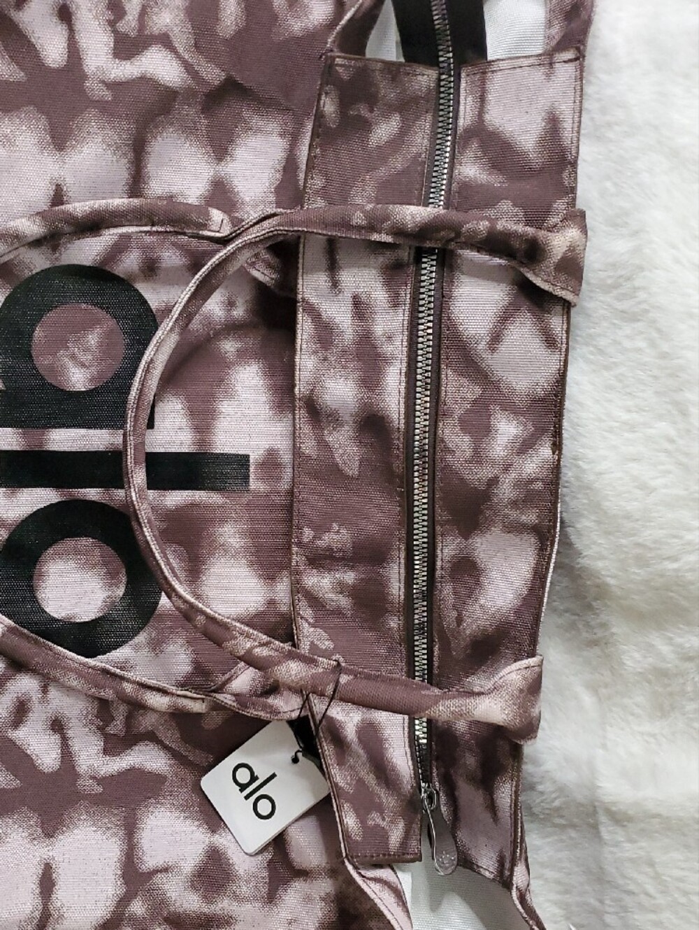 ALO Yoga Mauve Tie-Dye Canvas Tote - Picture 10 of 12